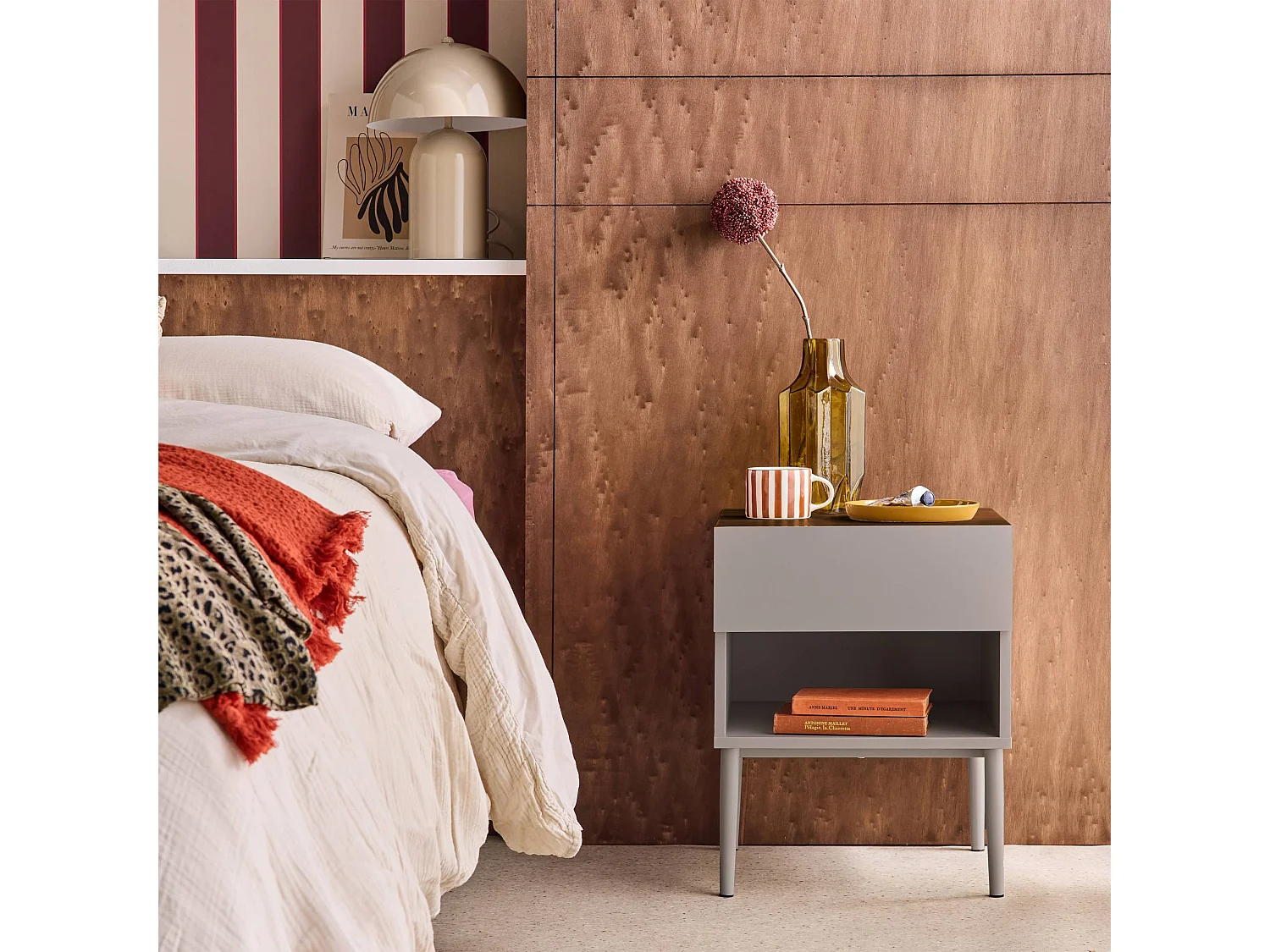 Lot de deux tables de chevet métal et décor bois 1 porte 1 niche gris et noyer - Ashton