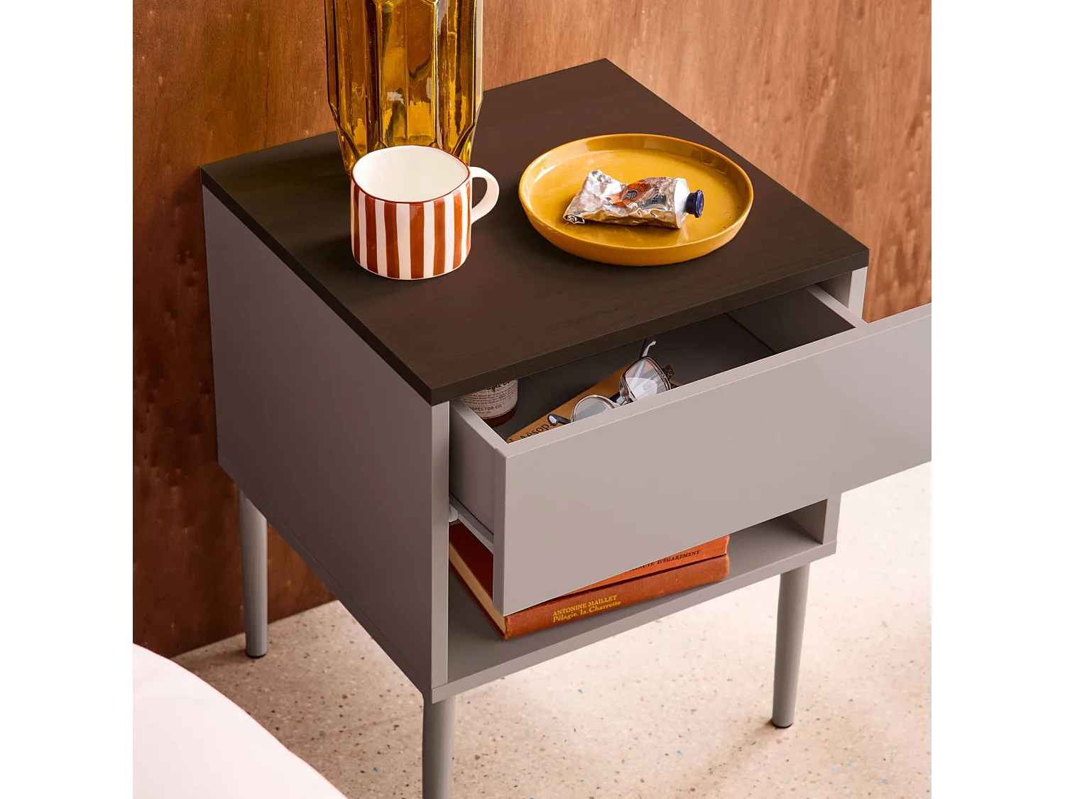 Table de chevet métal et décor bois 1 tiroir 1 niche gris et noyer - Ashton