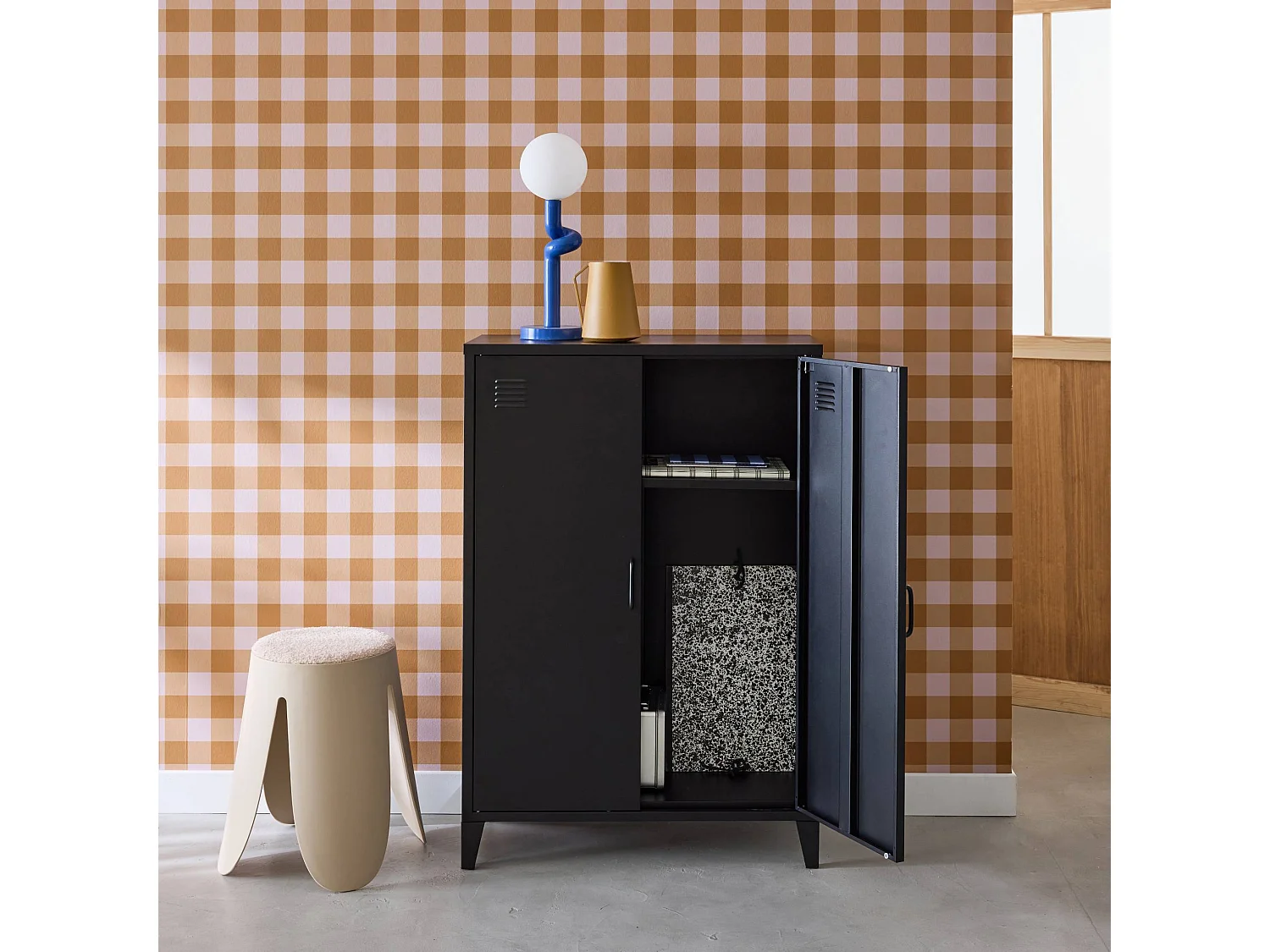 Commode/armoire en métal noir 2 espaces de rangement. casiers