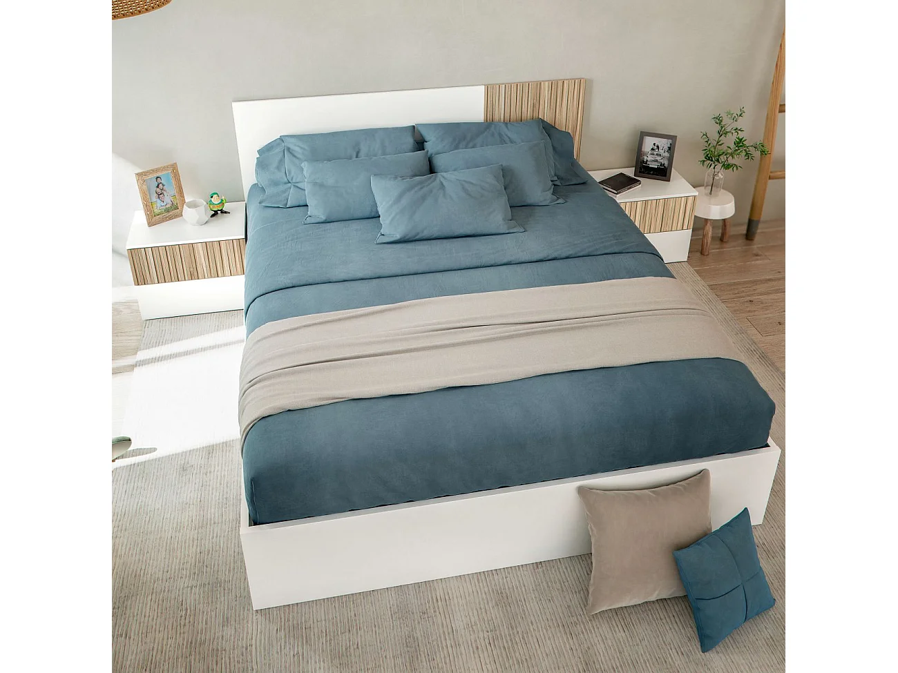 Cabeceira para cama de 135-150 cm e 2 mesas de cabeceira com gavetas Ethna Blanco Artik (Blanco Mate) - Natur