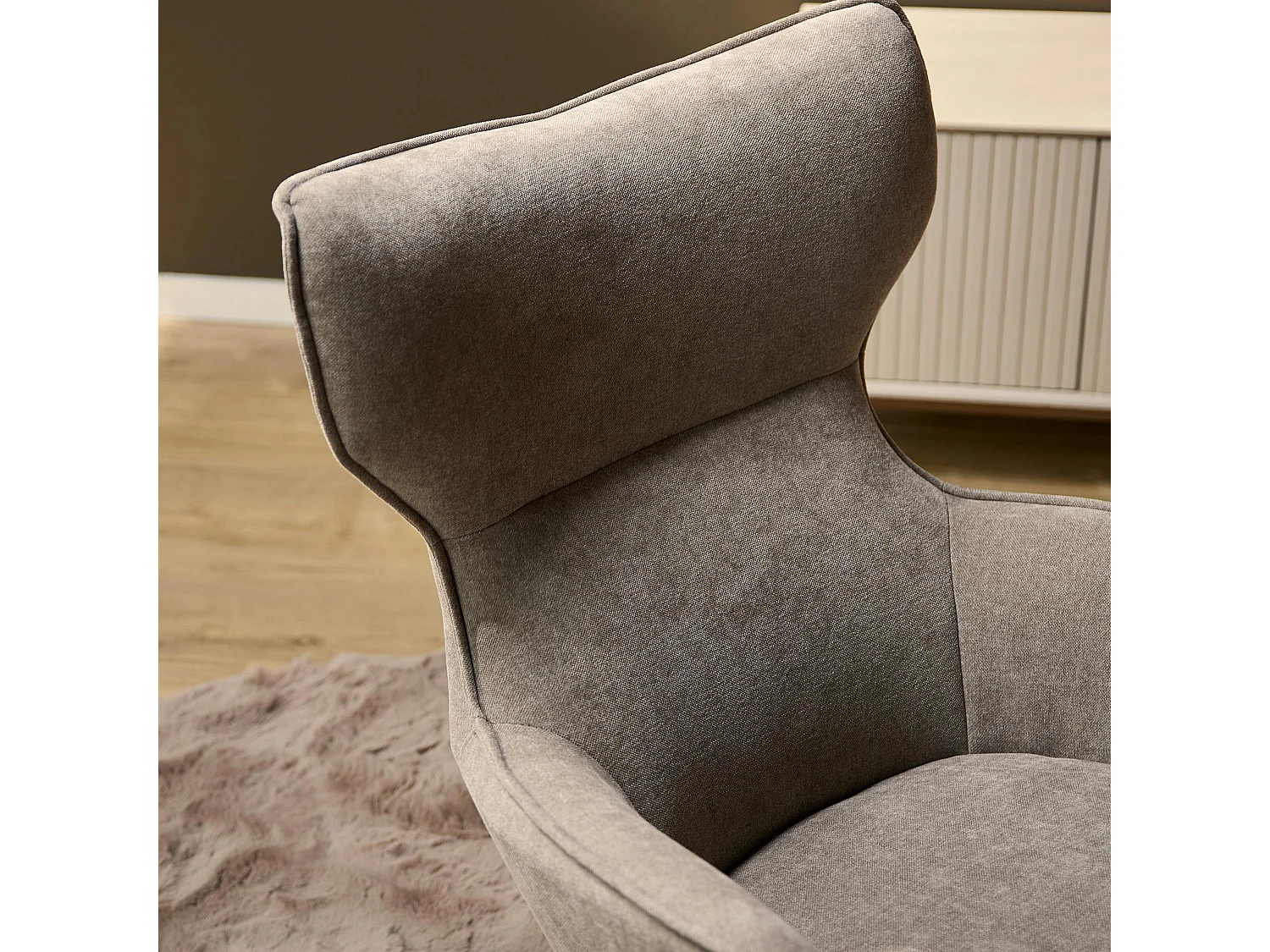 Fauteuil pivotant design en tissu taupe BELORA