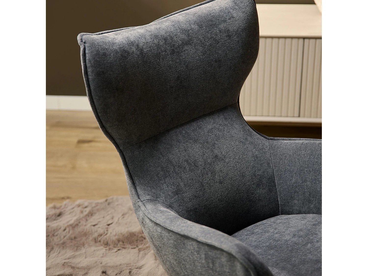 Fauteuil pivotant design en tissu gris foncé BELORA