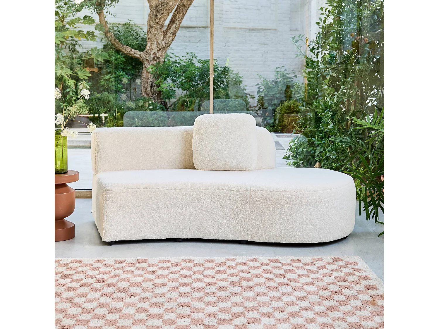 Divano organico a forma di virgola in bouclé, 2–3 posti, crema