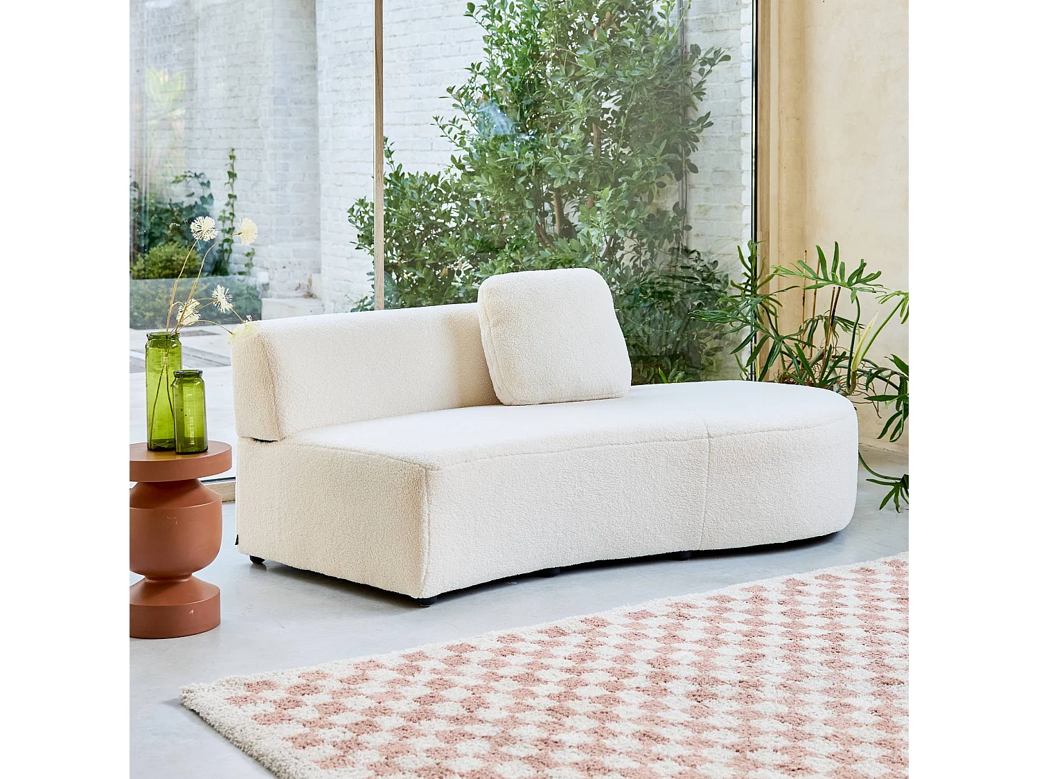 Divano organico a forma di virgola in bouclé, 2–3 posti, crema