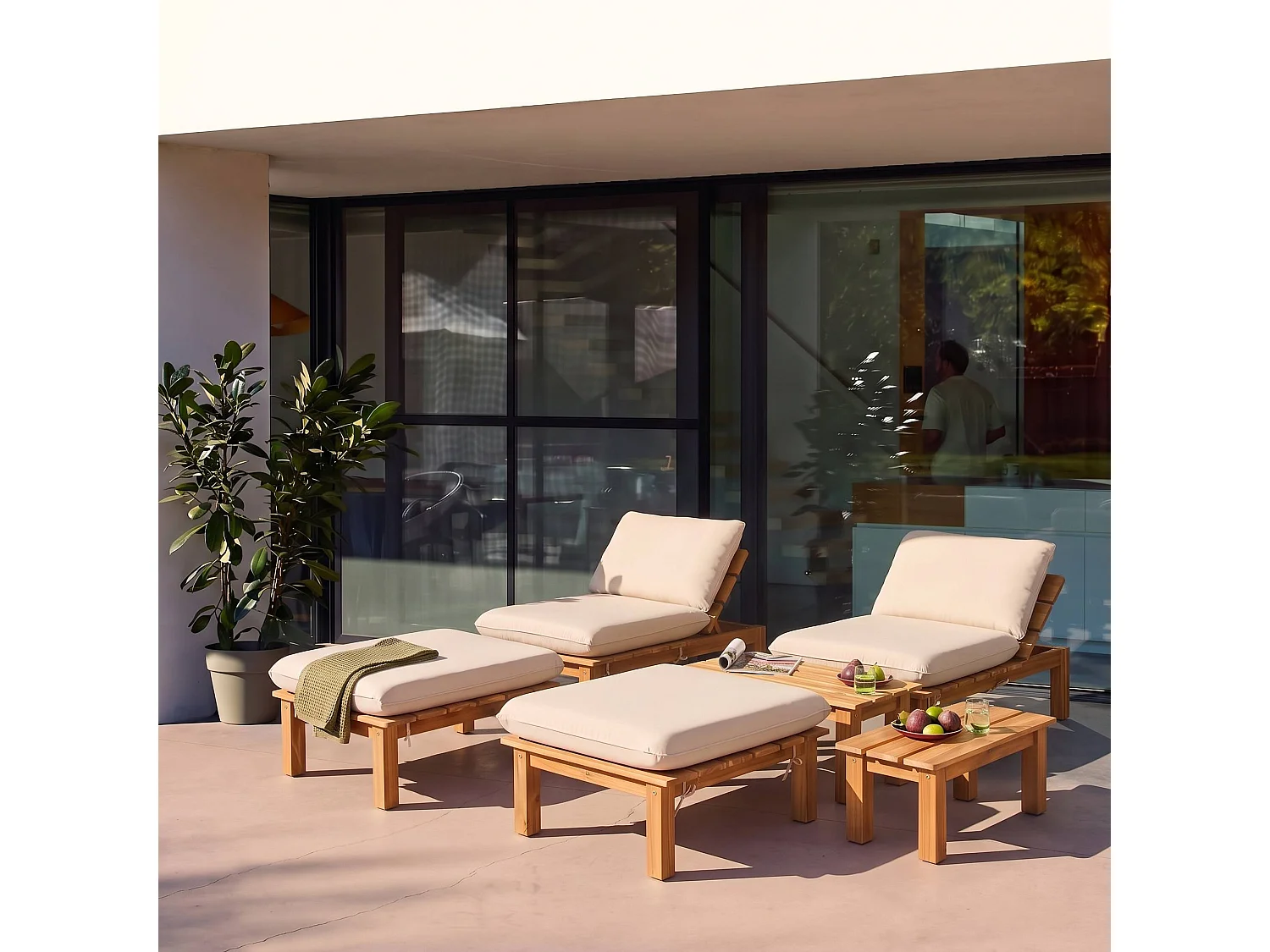 Set 2 lettini prendisole modulari in legno multiposizione con tavolino Marrone naturale - 65x70x27