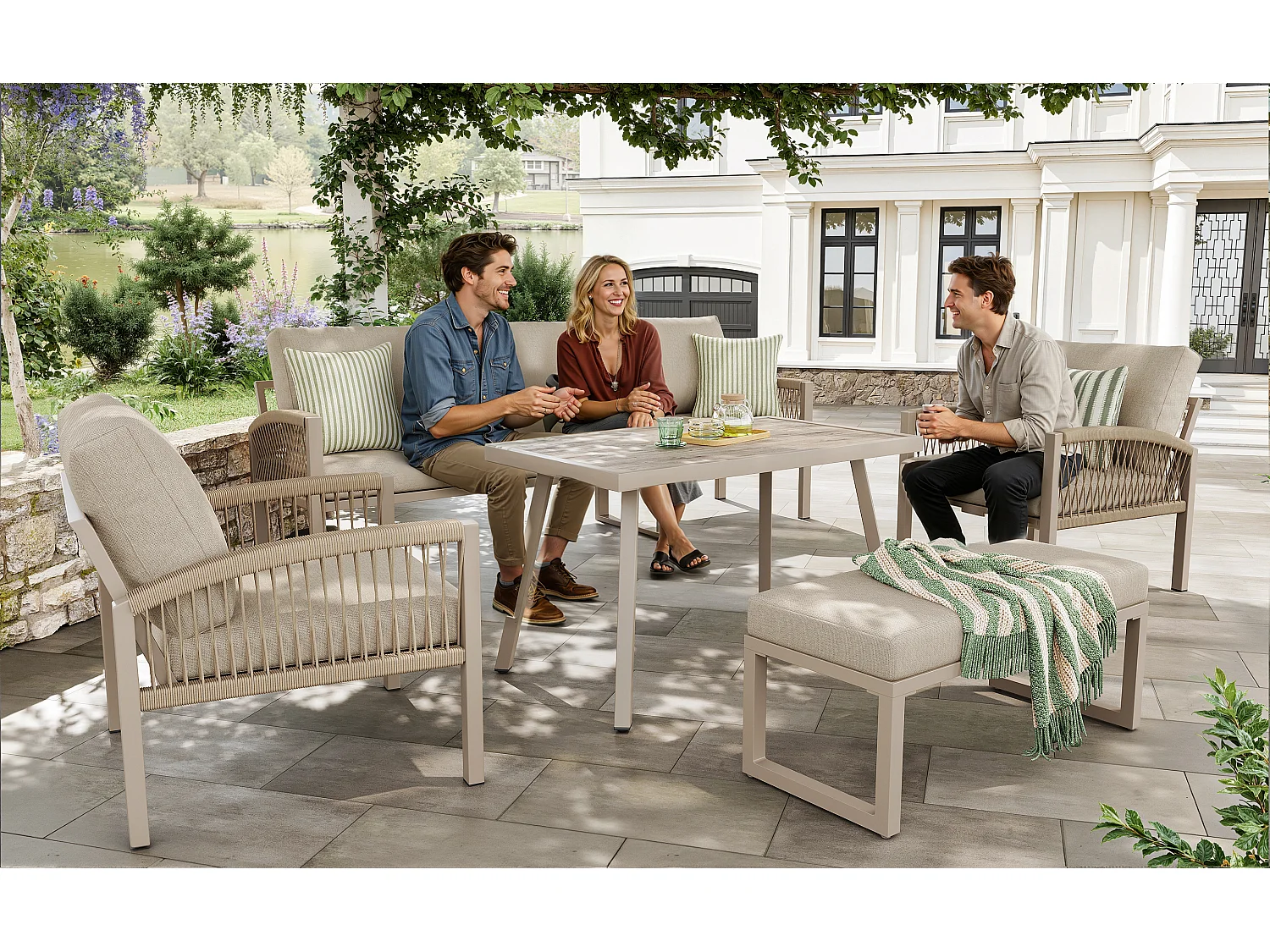 Ensemble salon de jardin tissé à la main 7 places - Structure en fer  - avec coussins + 1 table + 2 fauteuils + banc - métal - gris