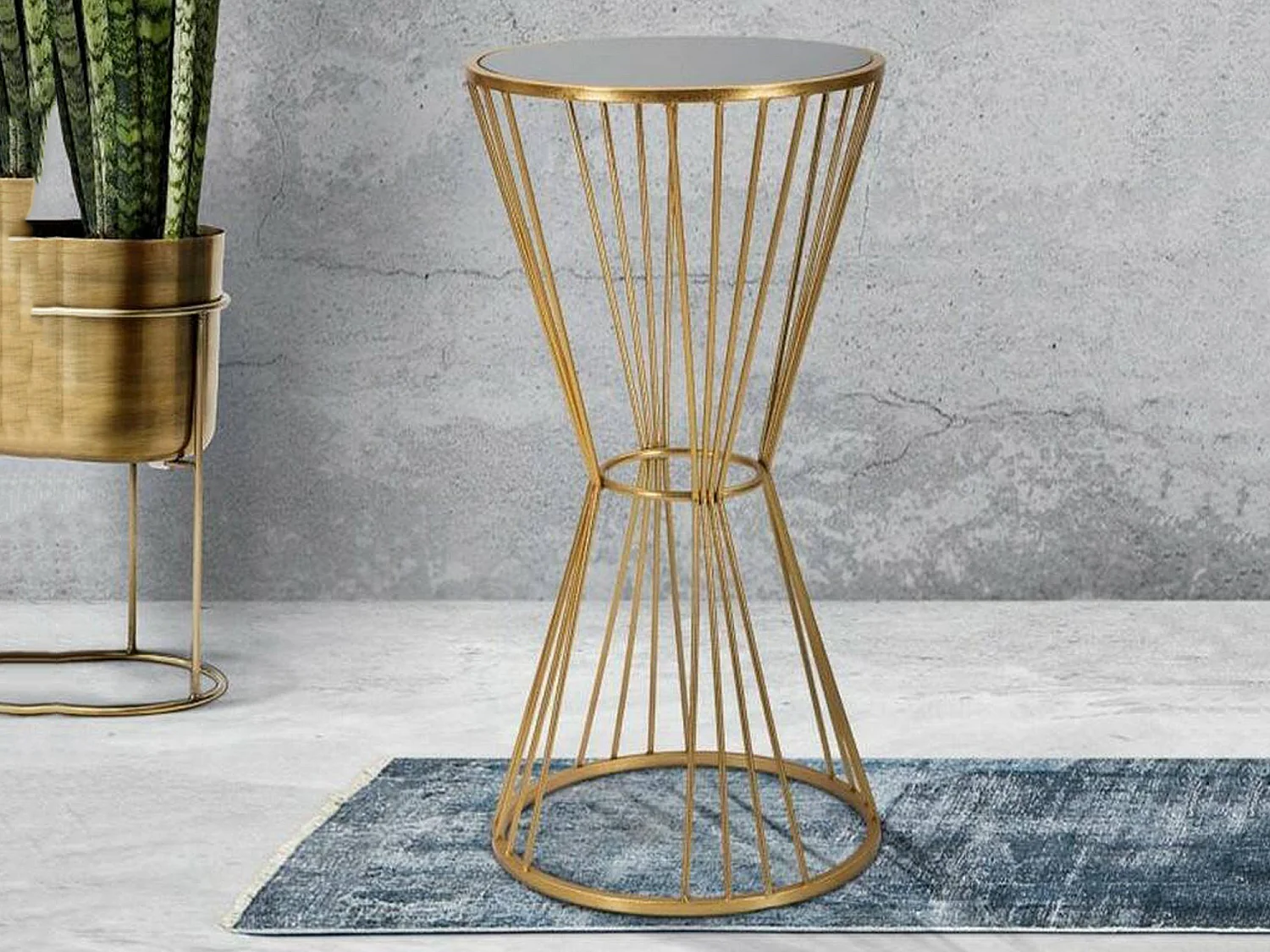 Table basse Agnes, Table basse, Porte-revues pour canapé, Etagère de salon, 40x40 h80 cm, Or