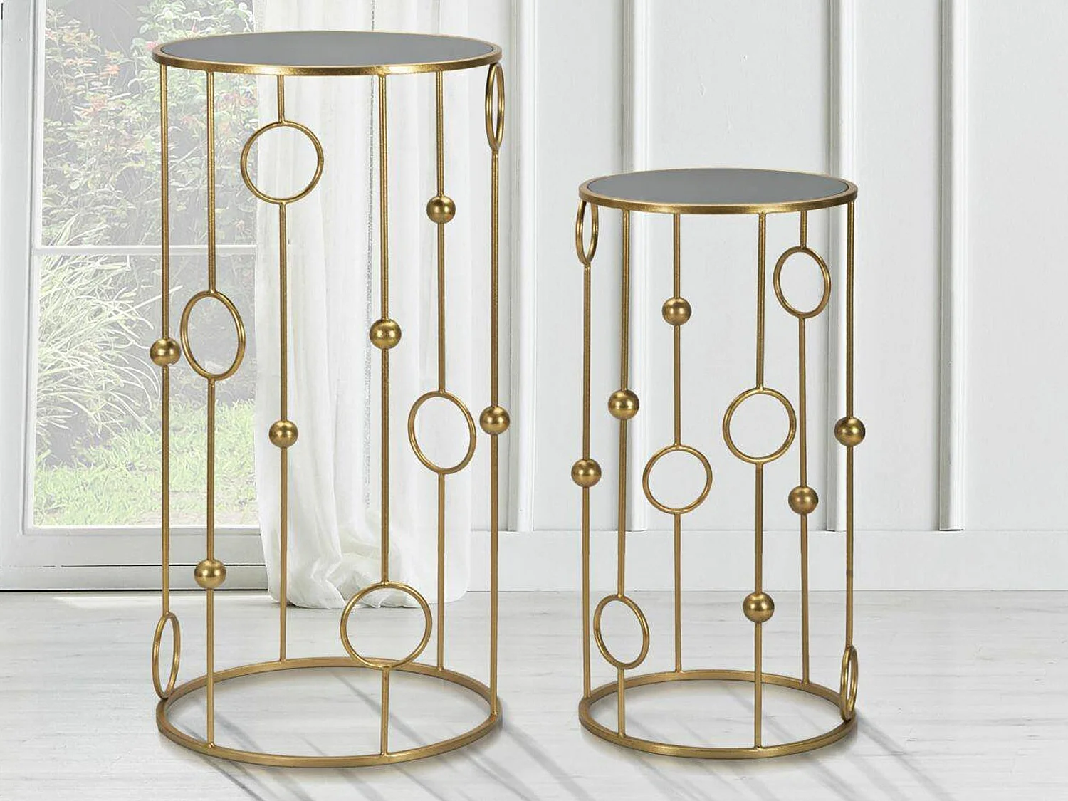 Table basse Leonid, Table basse, Porte-revues pour canapé, Etagère de salon, 50x50 h100 cm, Or
