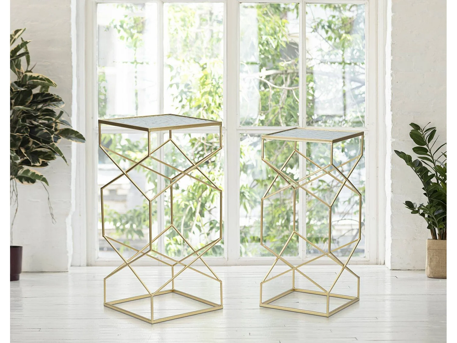 Table basse George, Table basse, Porte-revues pour canapé, Etagère de salon, Or, 32x32 h68 cm