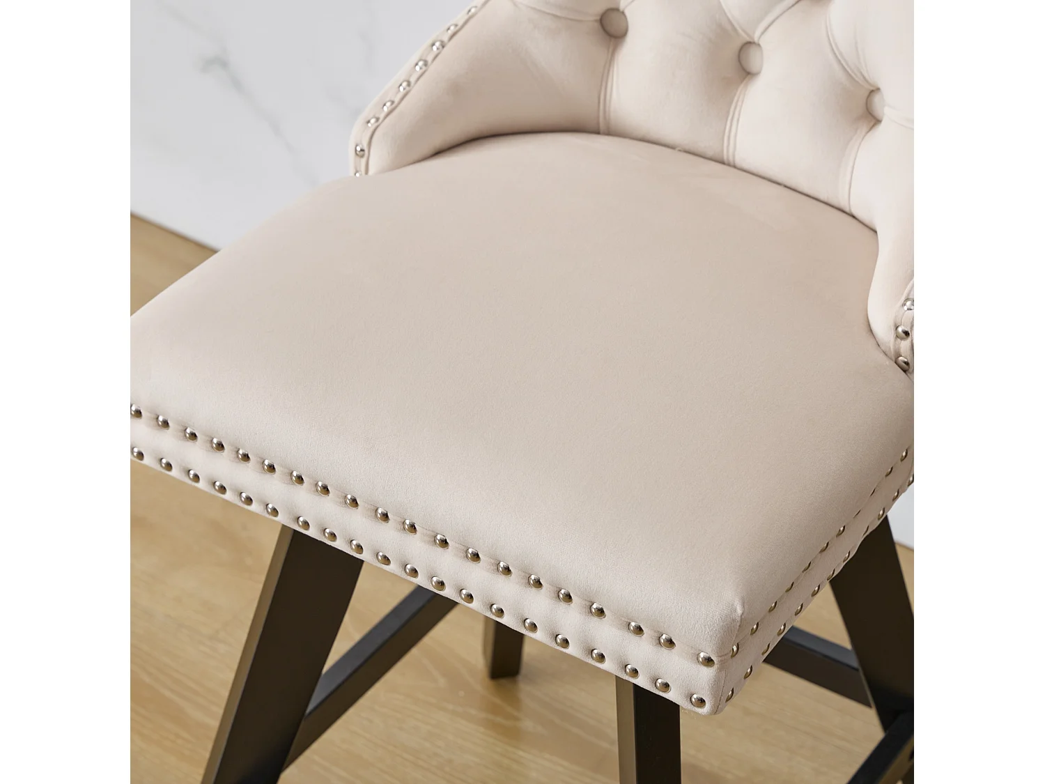 Lot de 2 tabourets de bar en velours - Pieds en bois - Beige