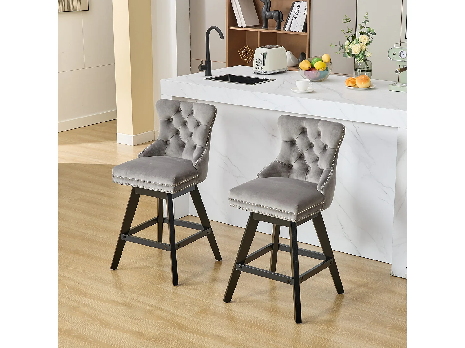 Lot de 2 tabourets de bar en velours - Pieds en bois - Gris