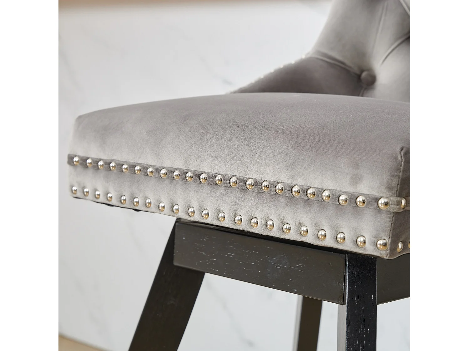 Lot de 2 tabourets de bar en velours - Pieds en bois - Gris