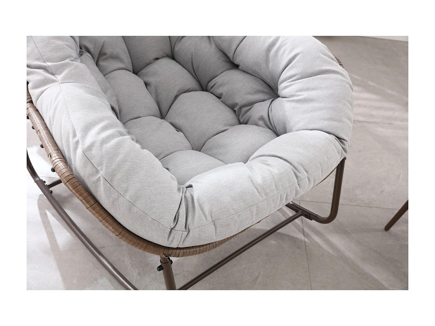 Eivormige rieten schommelstoel met dik kussen - Lichtgrijs