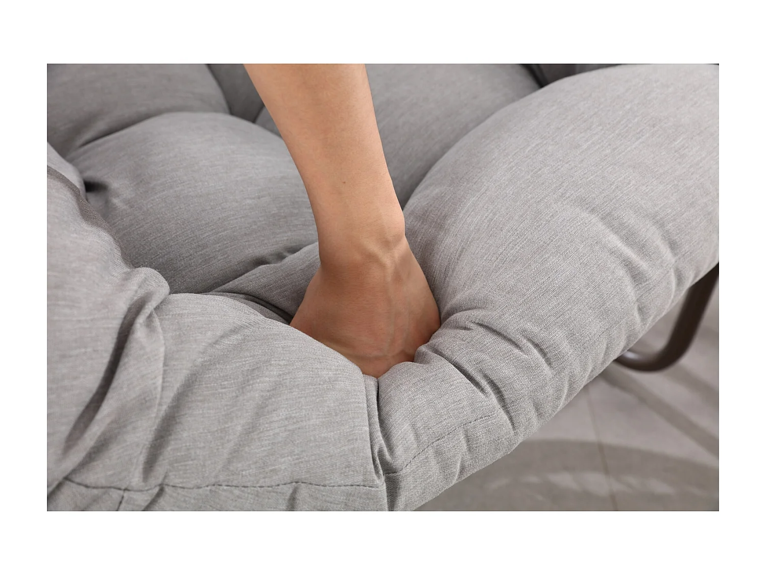 Eivormige rieten schommelstoel met dik kussen - Lichtgrijs