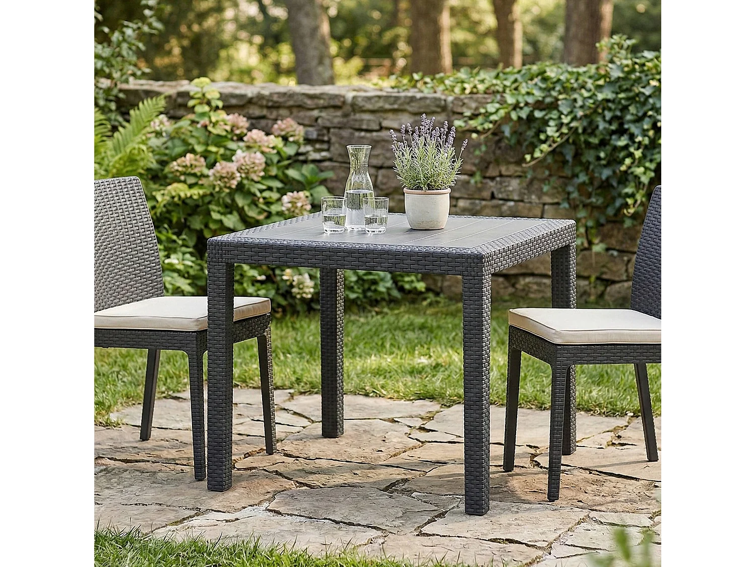 Table d'extérieur Daanan, Table de jardin carrée, Etagère fixe effet rotin, 100% Made in Italy, 80x80h72 cm, Anthracite