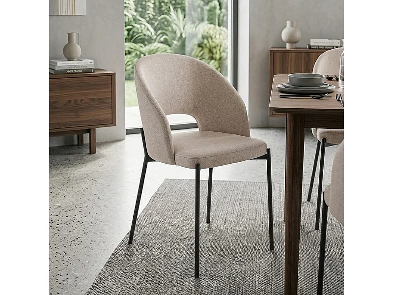 Chaise en tissu beige avec pieds en acier noir LAW