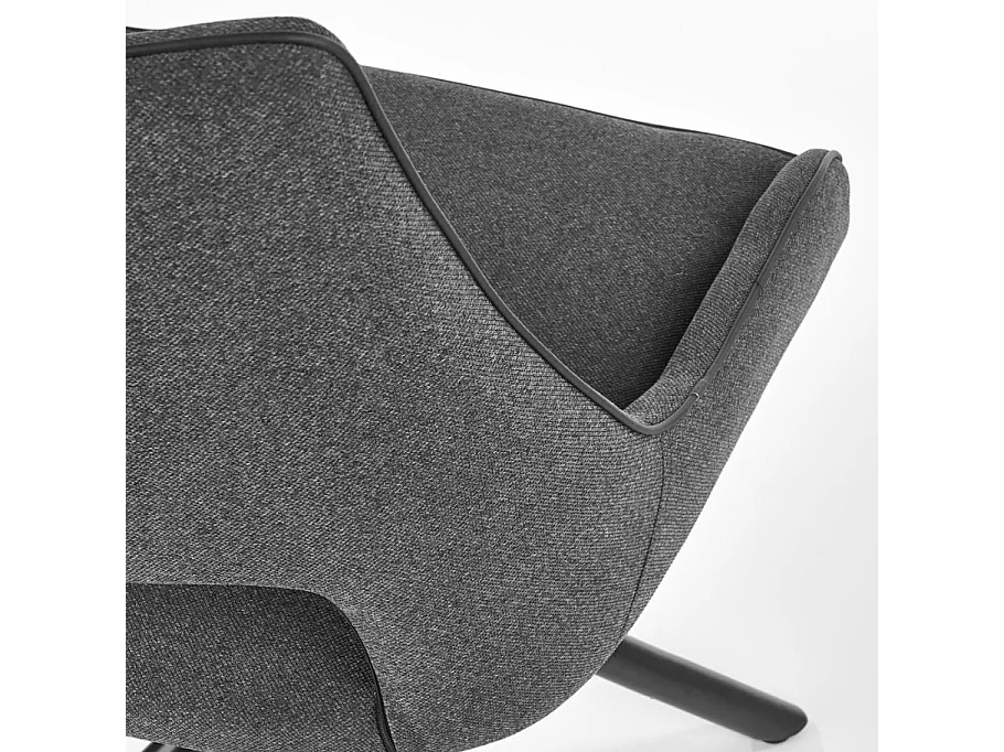 Chaise design avec assise en tissu gris et piètement en métal noir MONTEVIDEO