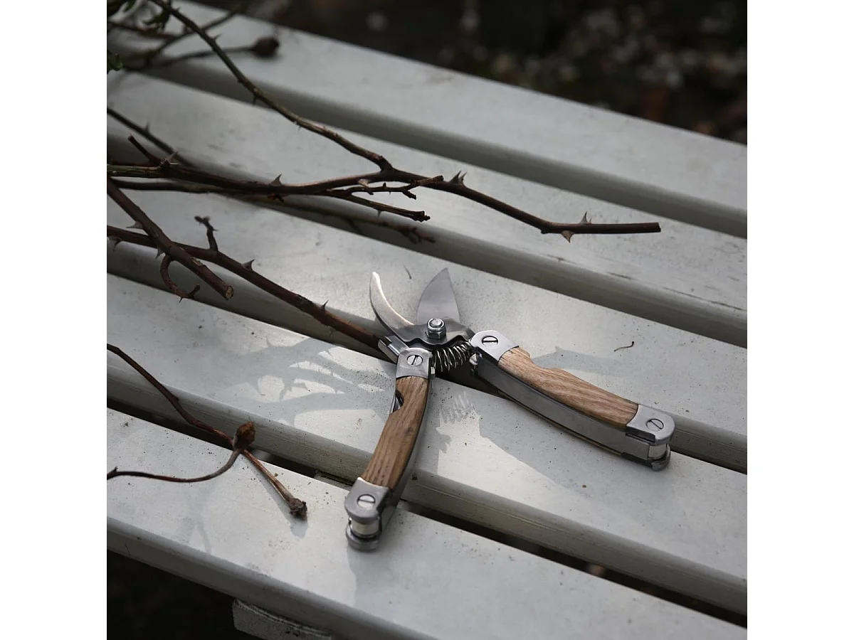 Outil de jardin multifonction sécateur en acier et bois