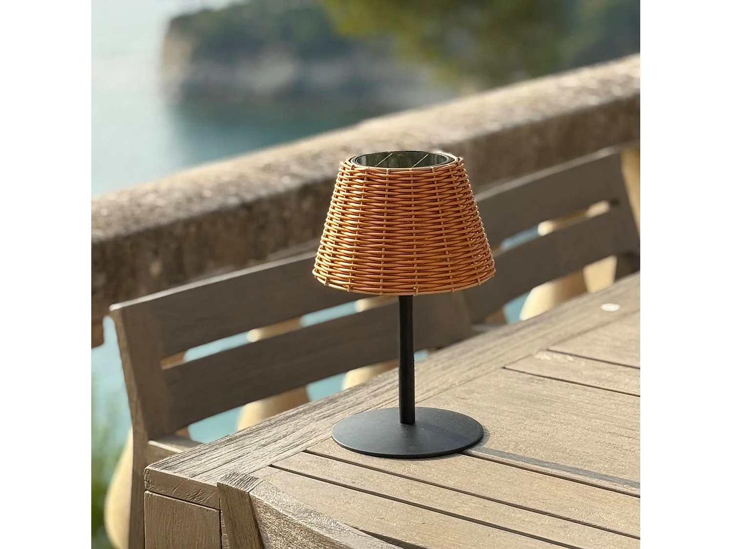 Lampe de table solaire AMIRA SOLAR polyrotin H25cm