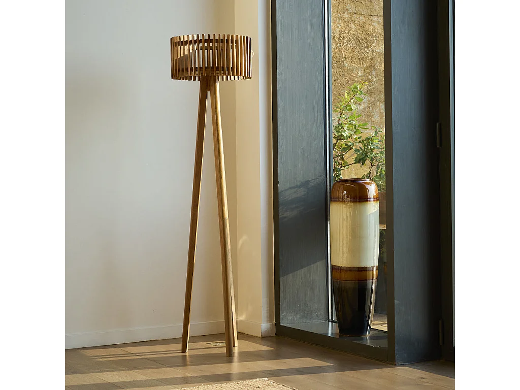 Lampadaire solaire EDEN TALL en bois teck H158cm