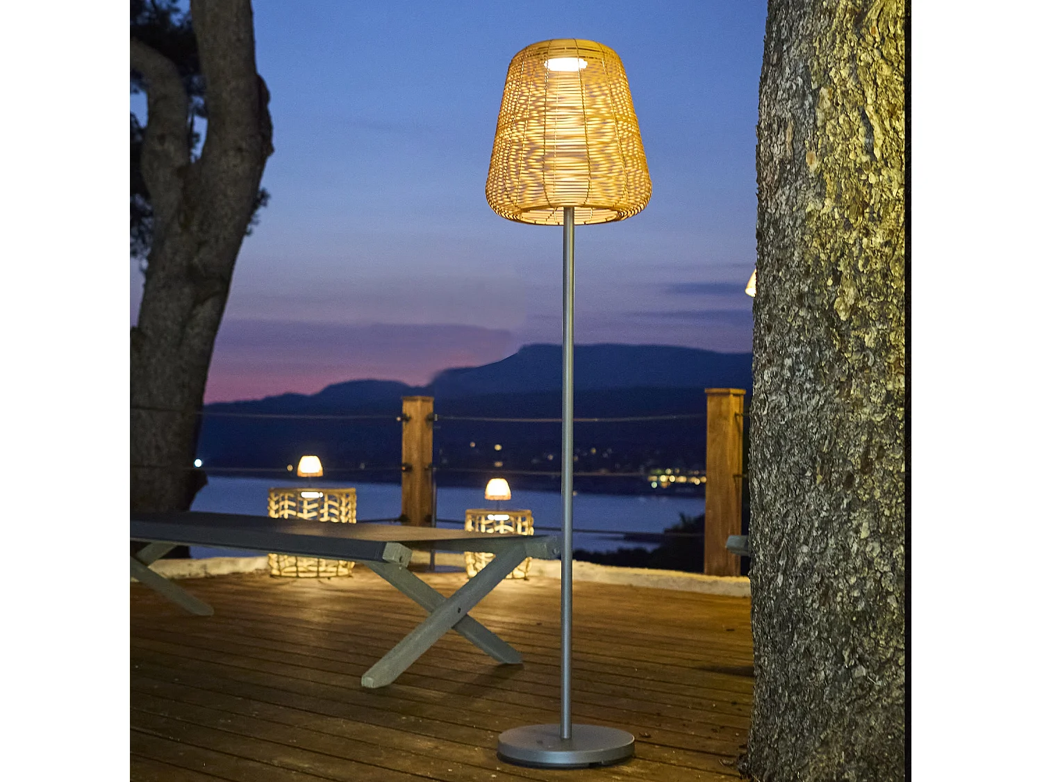 Lampadaire solaire TALL BOHEME en polyrotin H160cm
