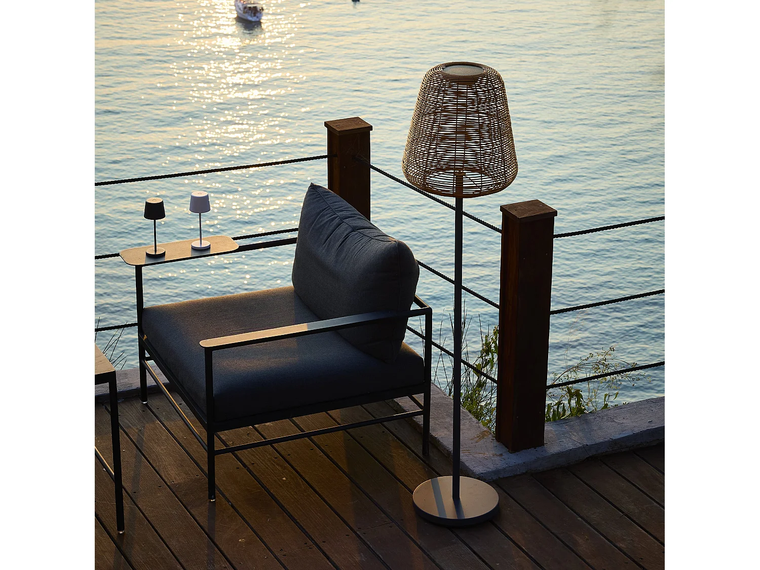 Lampadaire solaire TALL BOHEME en polyrotin H160cm