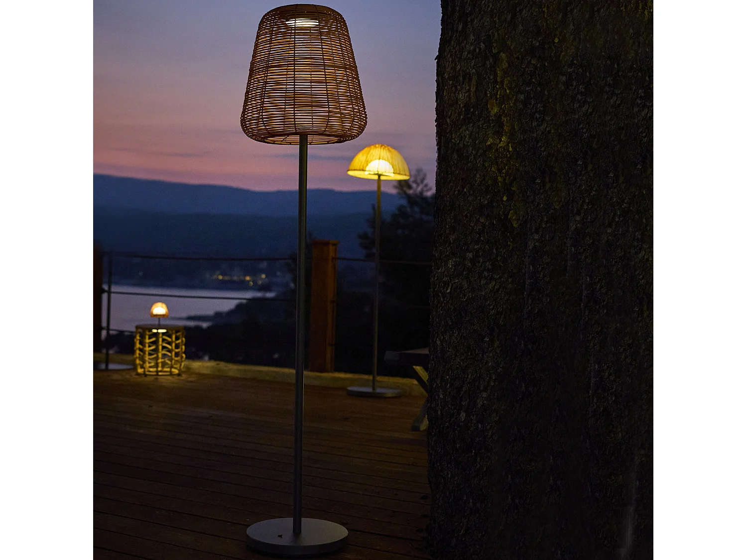 Lampadaire solaire TALL BOHEME en polyrotin H160cm