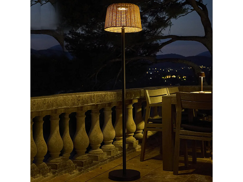 Lampadaire solaire MATEO en polyrotin H160cm