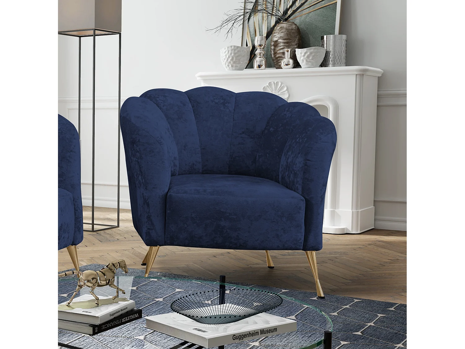 Fauteuil coquillage Adria - velours bleu marine pieds dorés
