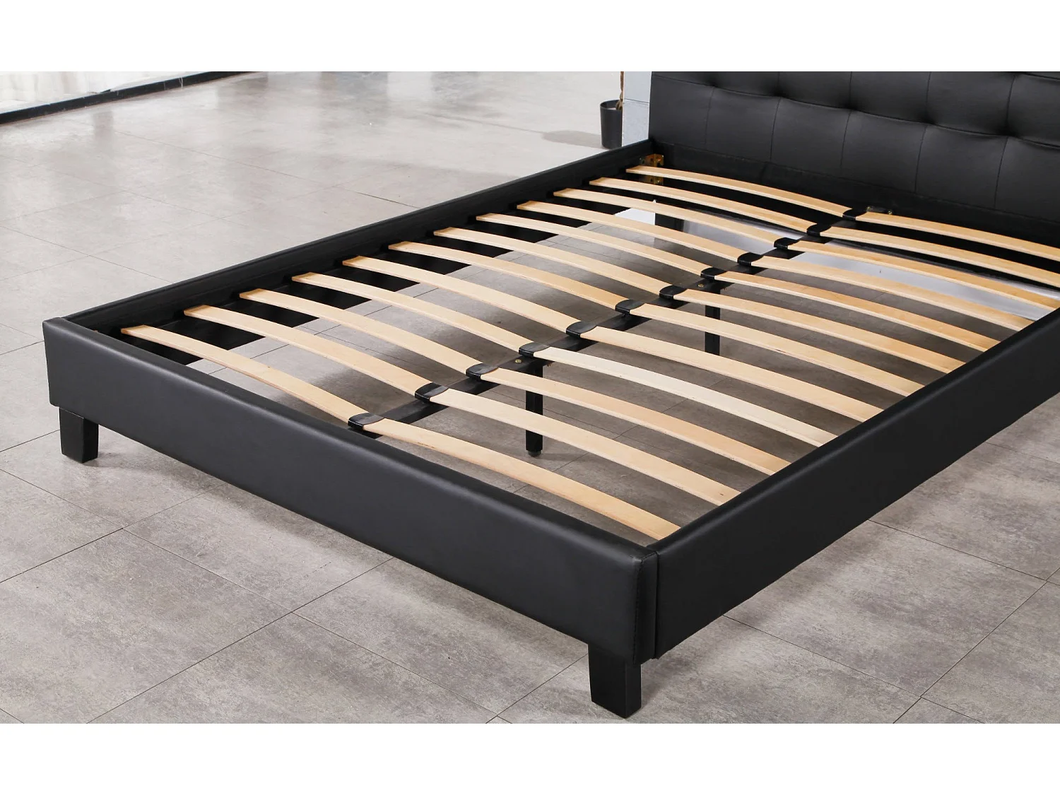 Lit 140x200 Solide et Confortable - Tête de Lit Capitonnée NOIR - Pieds 10 cm - 13 Lattes - Revêtement PVC Simili Facile d'entretien - Montage Rapide et Facile