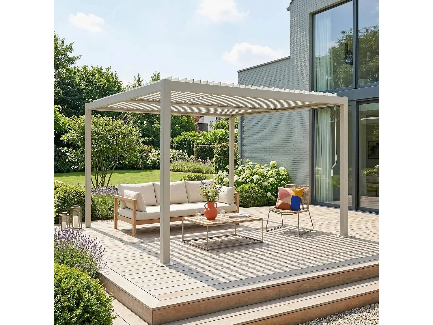 Pérgola bioclimática de aluminio y acero con lamas orientables,
