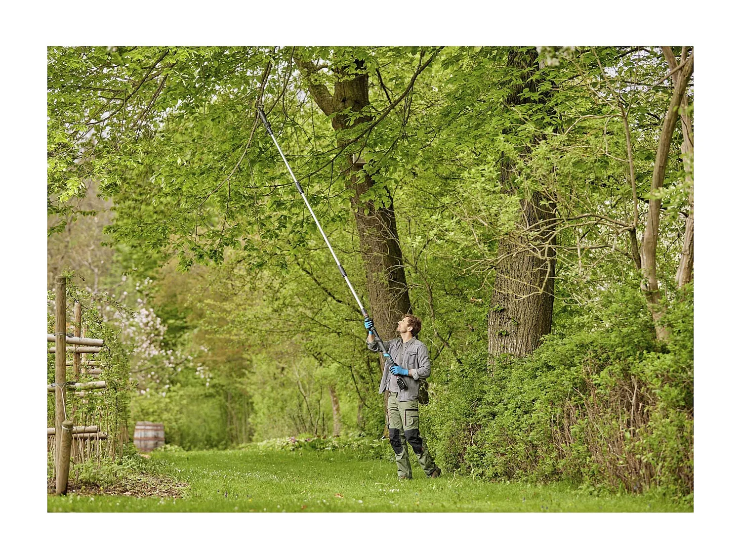 Sécateur d'arbres télescopique sans fil HighCut 360/18V P4A Ready-To-Use de Gardena