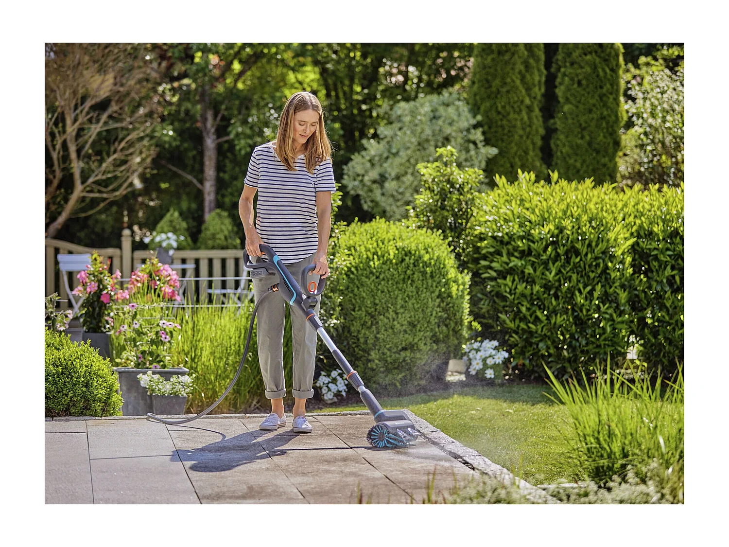 Multi-nettoyeur sans fil Gardena Aqua Brush Universal 04/18V P4A