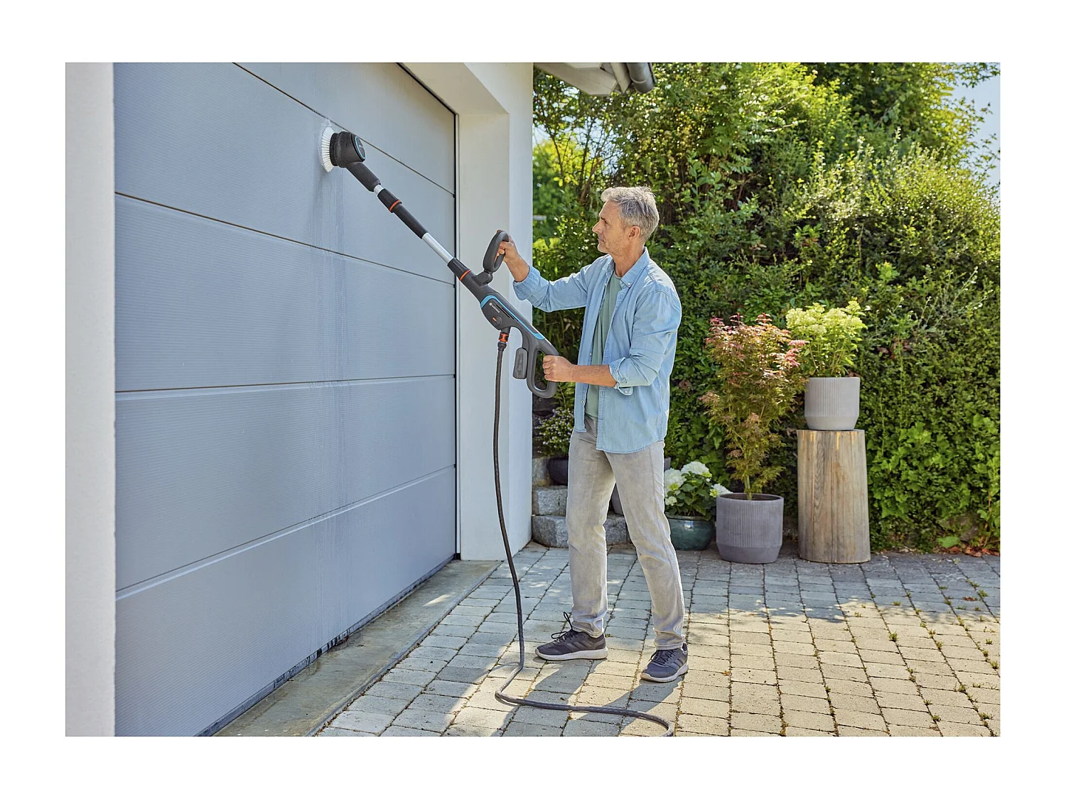 Multi-nettoyeur sans fil Gardena Aqua Brush Universal 04/18V P4A