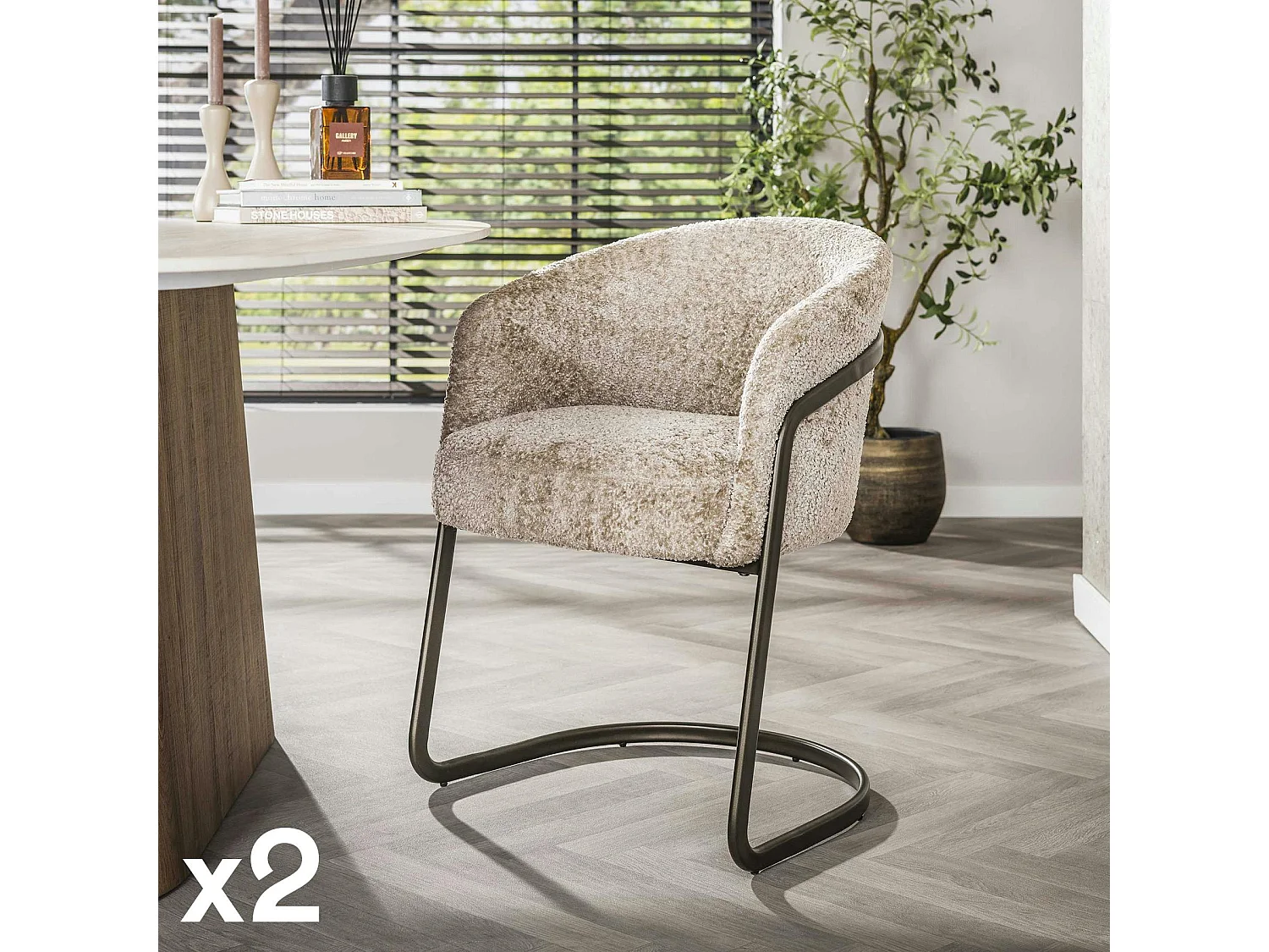 Fauteuil de table beige bouclette pied luge bronze (lot de 2) ASCOLI