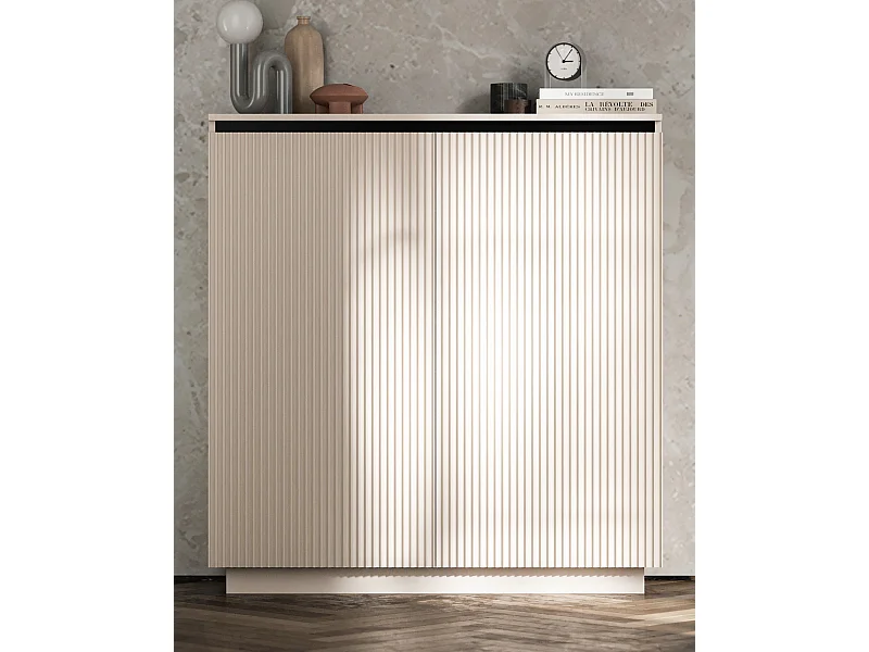 Commode à 2 portes – corps cachemire mat, façades rainurées cachemire mat – 110,8 cm, sur socle