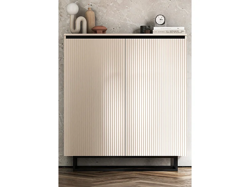 Commode à 2 portes – corps cachemire mat, façades rainurées cachemire mat – 110,8 cm, Cadre en métal noir