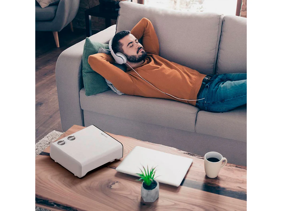 Calefactor ventilador Wakama 4020W Universal Blue 2000W diseño horizontal blanco