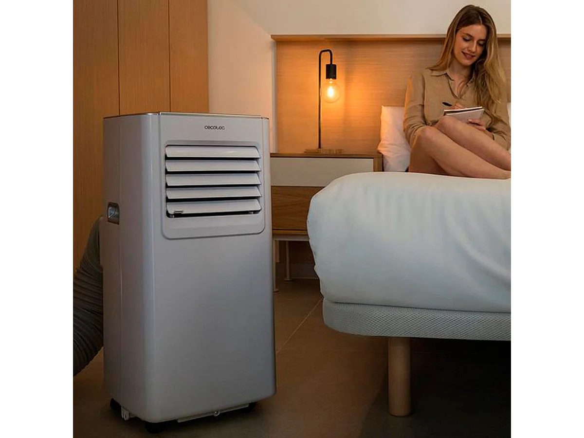Aire acondicionado portátil Cecotec ForceClima 7100 Soundless 7000BTU 780W 4 modos 2 velocidades A blanco