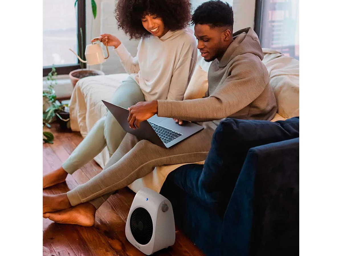 Calefactor ventilador Bávaro 4020 Universal Blue 2000W blanco