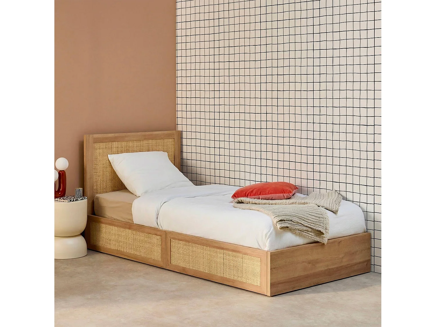 Lit bohème avec sommier à lattes et tête de lit 90 x 190cm + 2 tiroirs décor bois et cannage naturel - Bohème