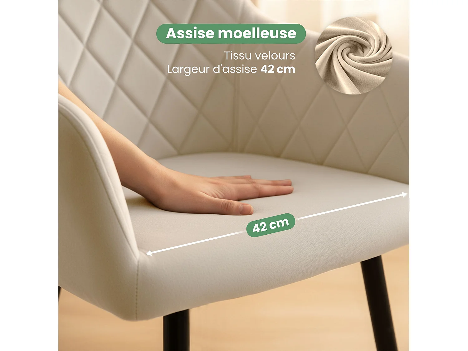 Set van 4 Eetkamerstoelen VELTO met Armleuningen / Gestoffeerde Stoelen / Fluwelen Stoelen en Metalen Poten / Beige met zwarte benen