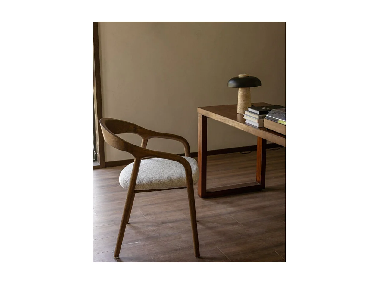 Chaise style scandinave en bois couleur noyer avec assise en tissu beige clair chiné – Élégance et confort