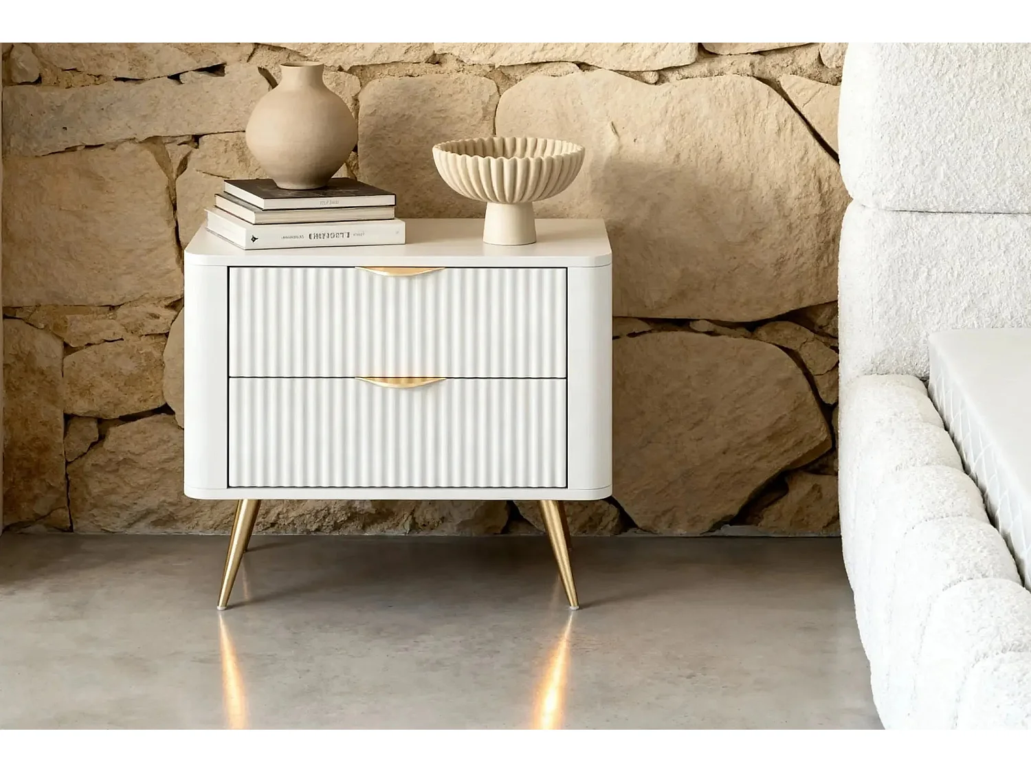 JOUDY - Table de chevet 63cm effet rainuré - Blanc