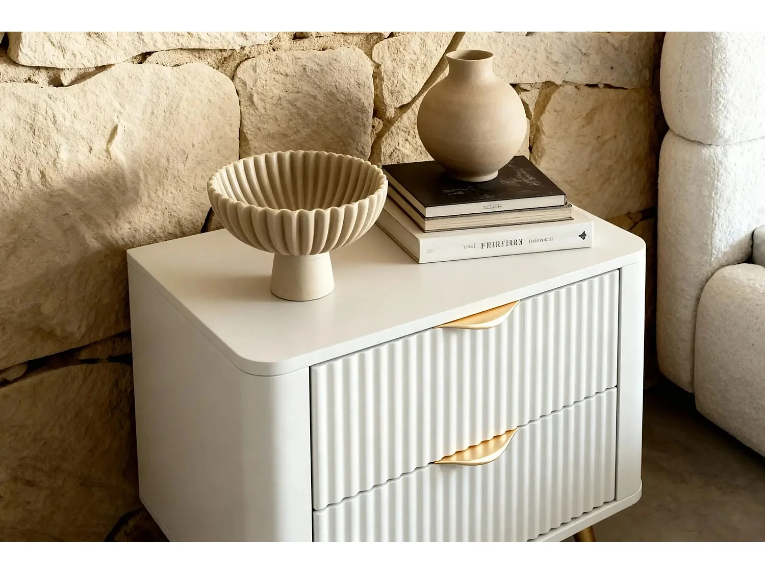 JOUDY - Table de chevet 63cm effet rainuré - Blanc