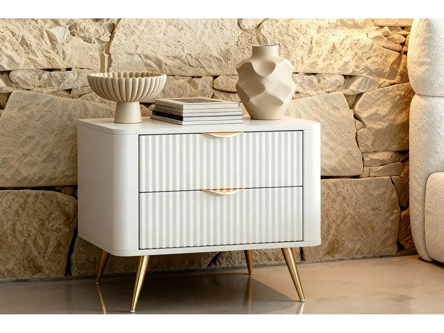 JOUDY - Table de chevet 63cm effet rainuré - Blanc