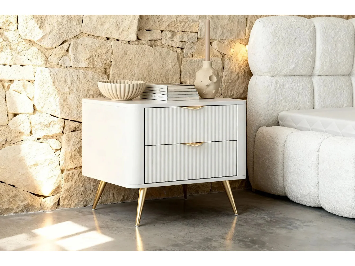 JOUDY - Table de chevet 63cm effet rainuré - Blanc