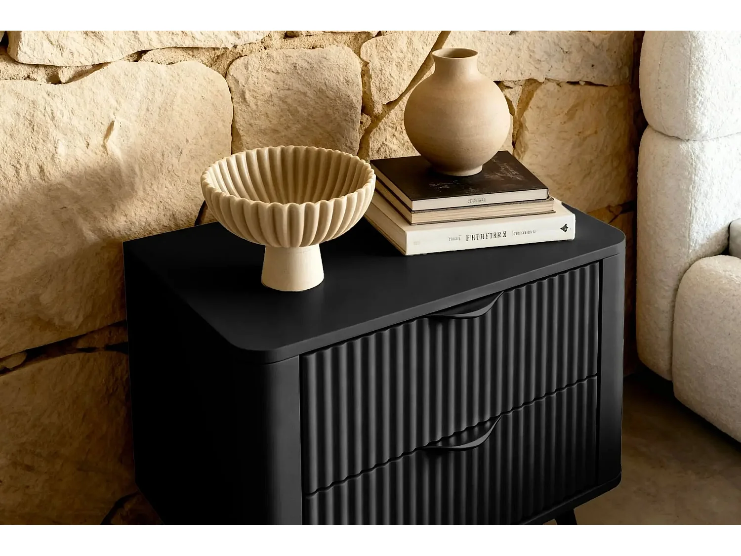 JOUDY - Table de chevet 63cm effet rainuré - Noir