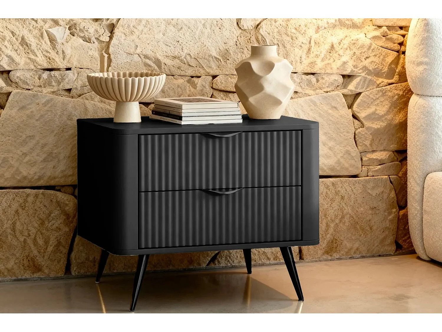 JOUDY - Table de chevet 63cm effet rainuré - Noir