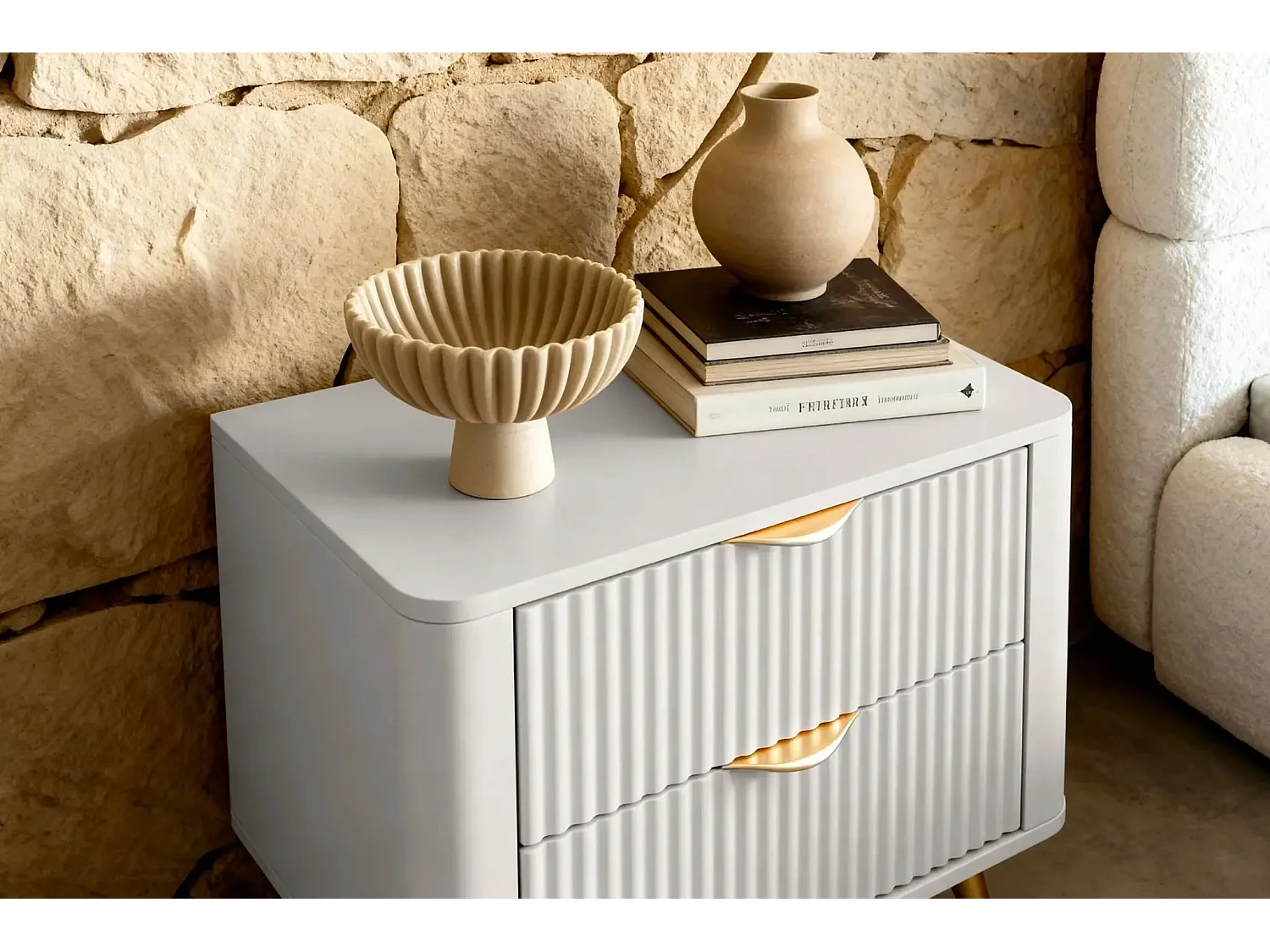 JOUDY - Table de chevet 63cm effet rainuré - Beige